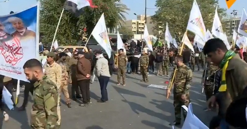 Mii de oameni în cor: „Moarte Americii!”