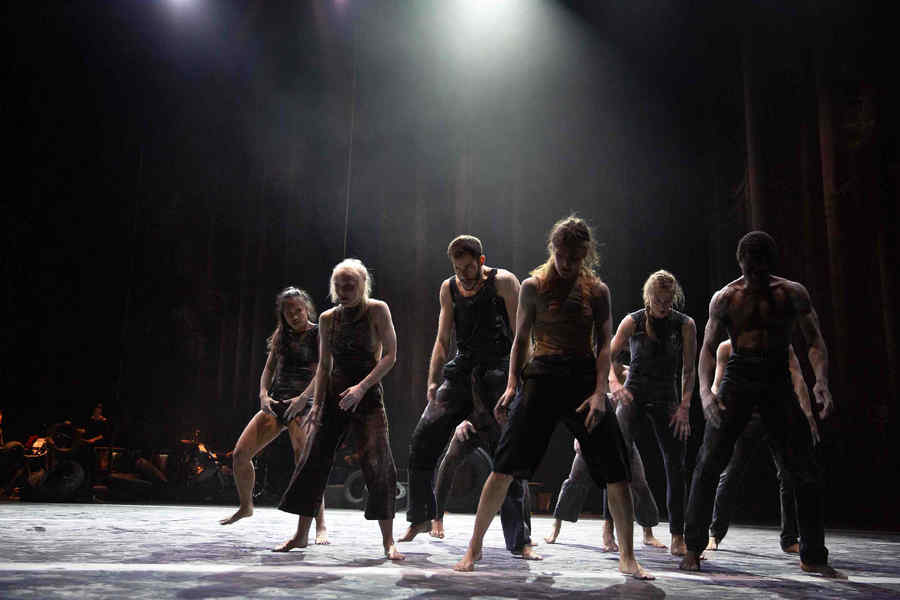 Spectacolul Traces, de la conflict la pasiune pe scena TNB