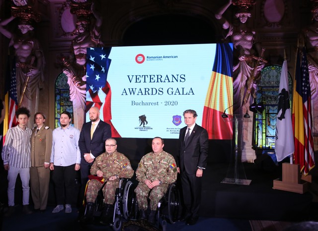 Militari invalizi și veterani, premiați la Cercul Militar