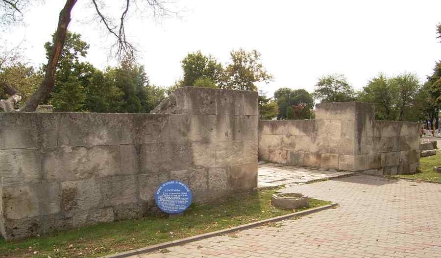 Bucăți din cetatea Tomis, la gunoi