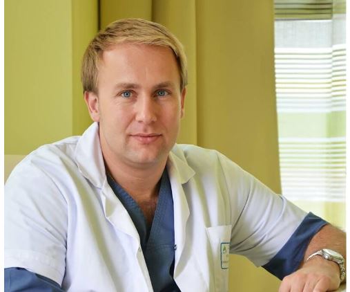 Ministrul Sănătăţii operează între conflictele de interese