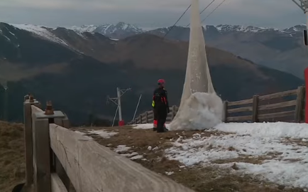 (VIDEO) Vrei zăpadă? Îți aduce elicopterul