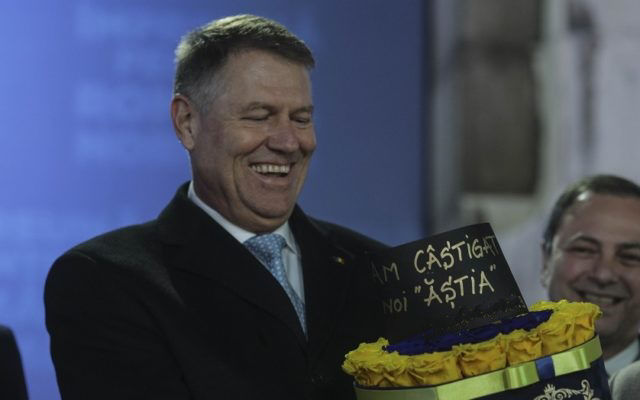 Klaus Iohannis s-a demascat: e prizonierul Sistemului