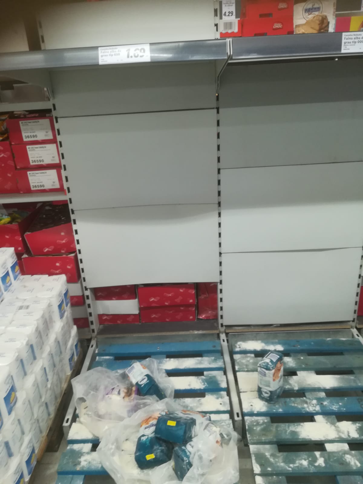 Românii îşi fac provizii