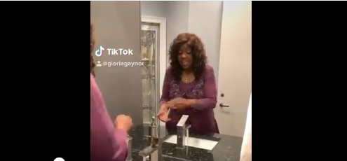 (VIDEO) Campania de la chiuvetă: „I Will Survive”