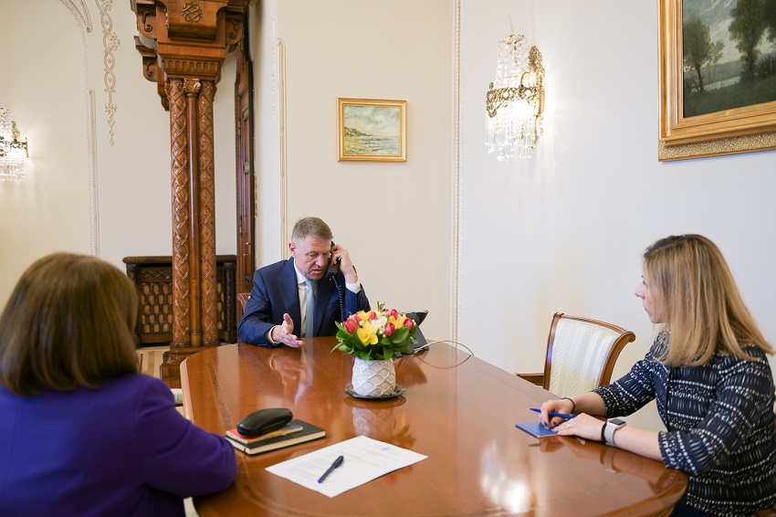 Președintele Iohannis, call-center la Cotroceni
