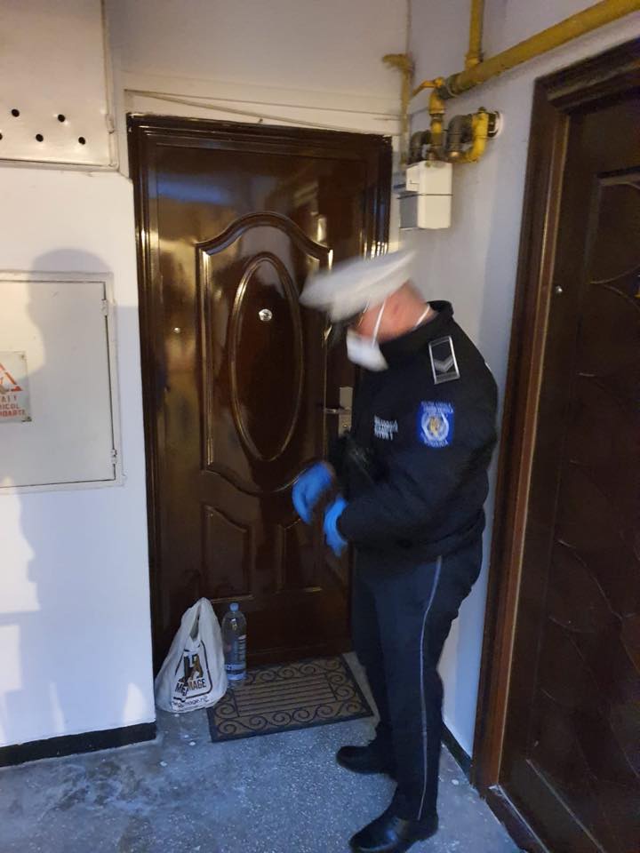 A vrut să evadeze din carantină cu un cearșaf