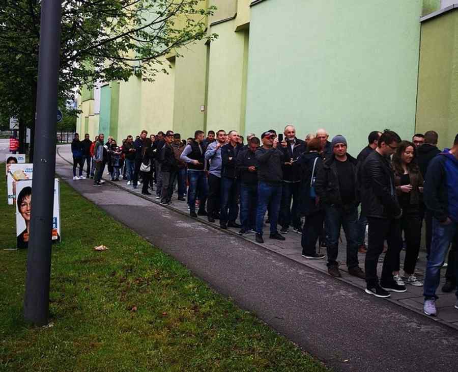 Iohannis: „Diaspora a devenit mai puternică”. Ciolacu a plâns pe umărul ei