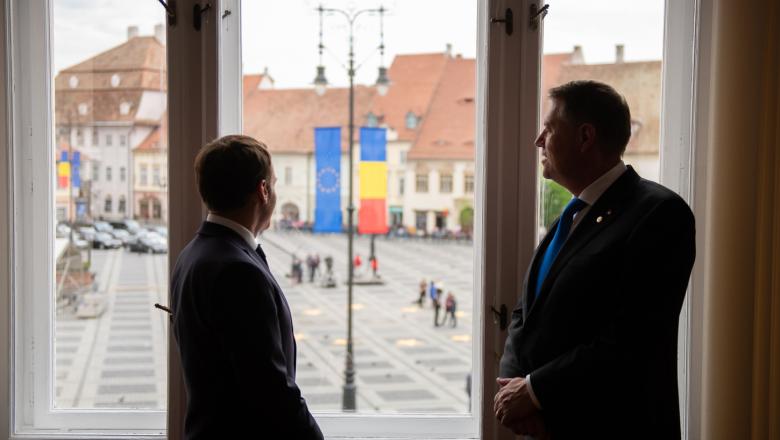 Iohannis îl imită pe Macron