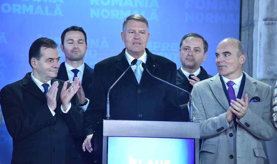 Președintele se vrea șef de kolhoz și alte uniuni comuniste decedate 