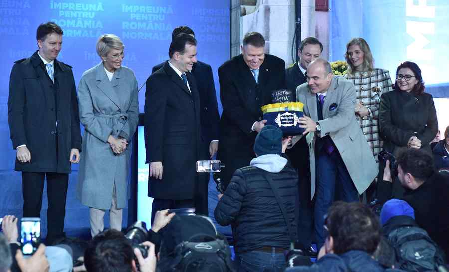 De la pupături la scuipături: Două scenete cu Rareș Bogdan și Orban