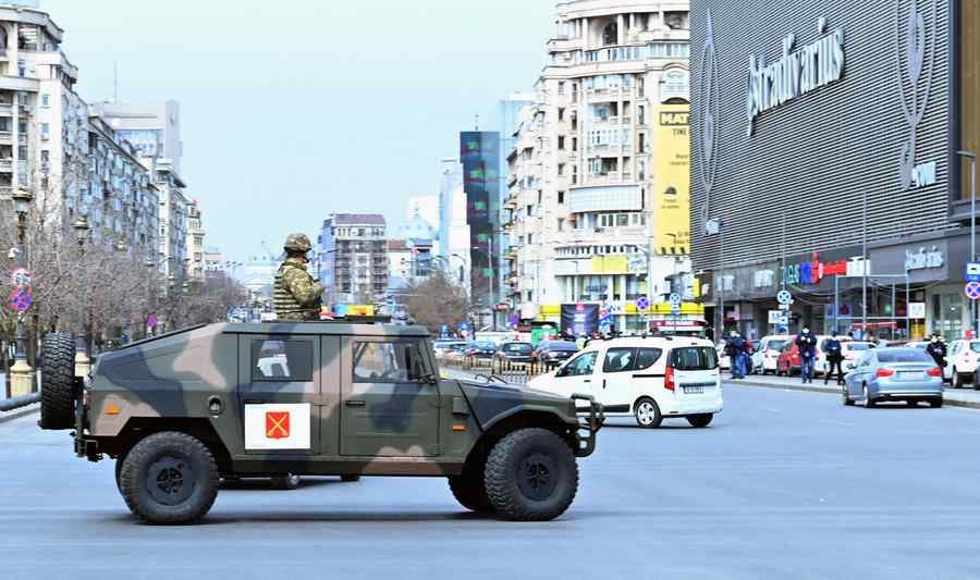 (FOTO/VIDEO) Armata a ieșit pe străzi