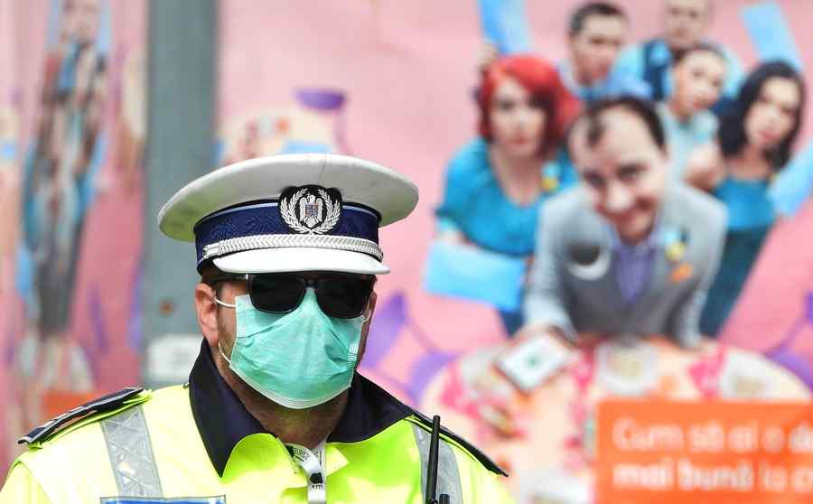 Vela dă iar jos militāria din pod