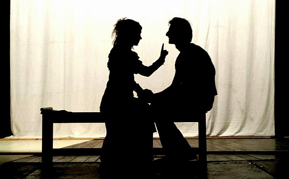 Începem aprilie cu o nouă „Întâlnire la voi acasă”. Și continuăm.