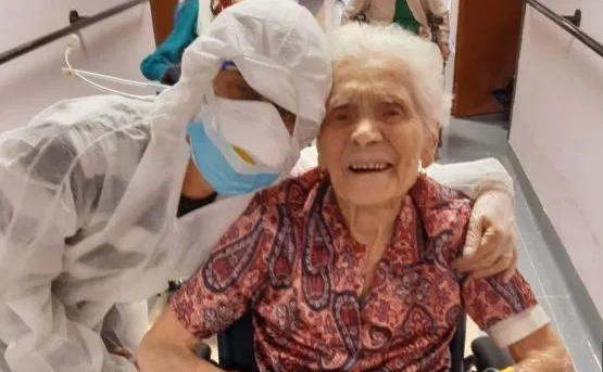 (FOTO) A învins și gripa spaniolă, și coronavirusul, la 104 ani