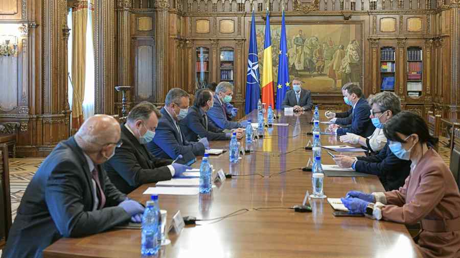 Despre cîrpeli, fantezii și aberații la vîrf