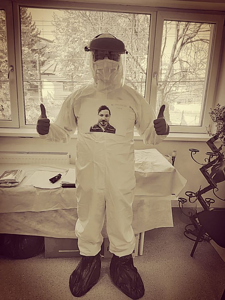 (FOTO) Așa îi cucerește un medic pe pacienți