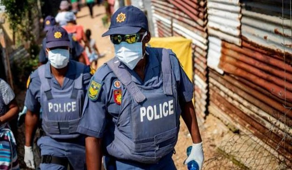 Țara în care au fost arestați zeci de polițiști