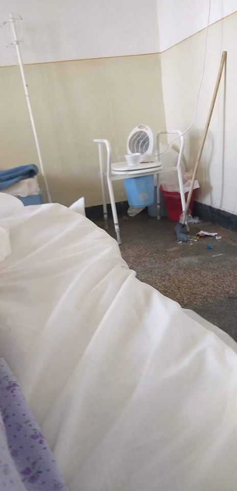 (FOTO) La spital, „ca la animale în ferme zootehnice”