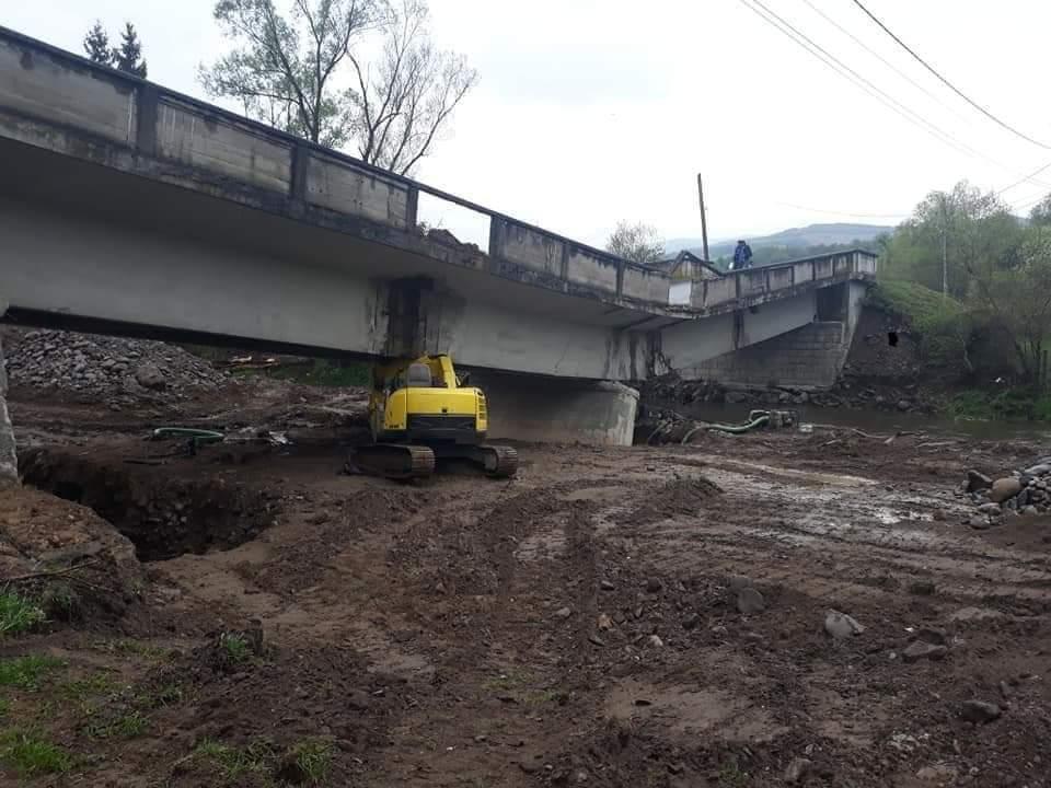 Pod prăbuşit în timp ce era reparat