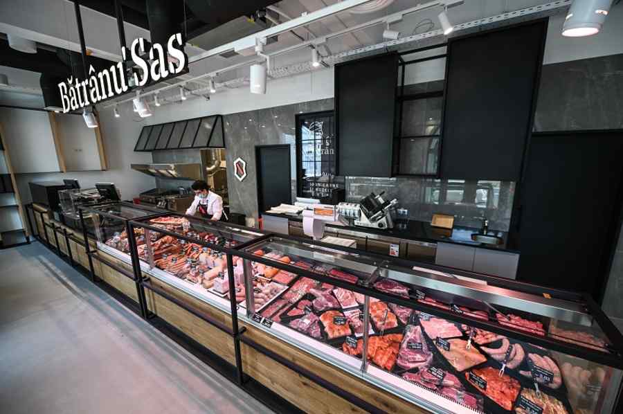 Mezeluri 100% naturale la Bătrânu’ Sas din Sibiu