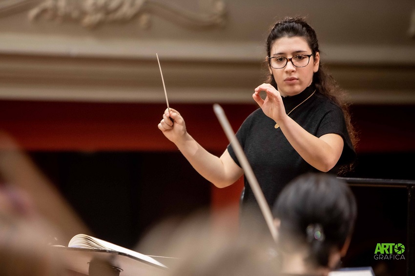 Tânăra dirijoare Nil Venditti în concert la Sibiu
