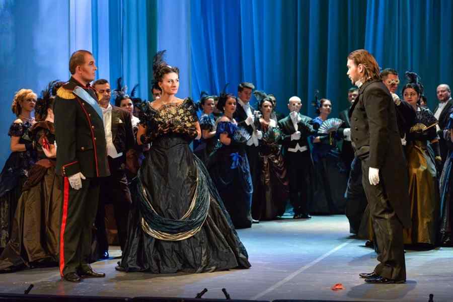 EVGHENI ONEGHIN ne face o invitație specială, online