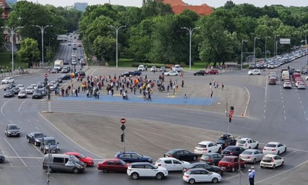 Un Nou Protest In PiaÈa Din FaÈa Sediului Guvernului