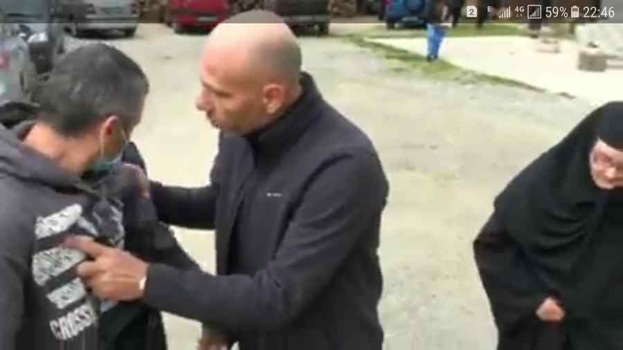Ca la ușa mănăstirii