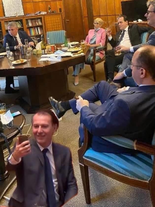 Dar programu’, programu’? Că „de băut au avut timp”