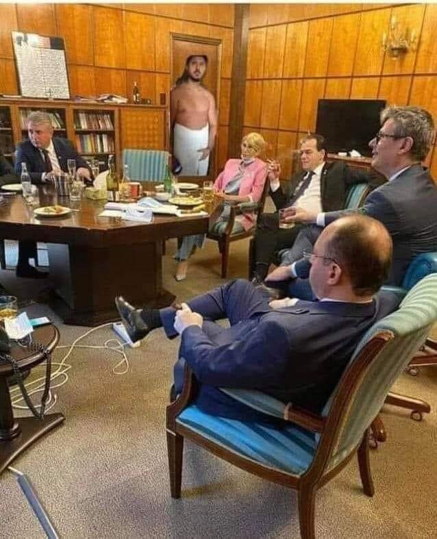 Surse: Război cu chiloții în vine în curtea PNL