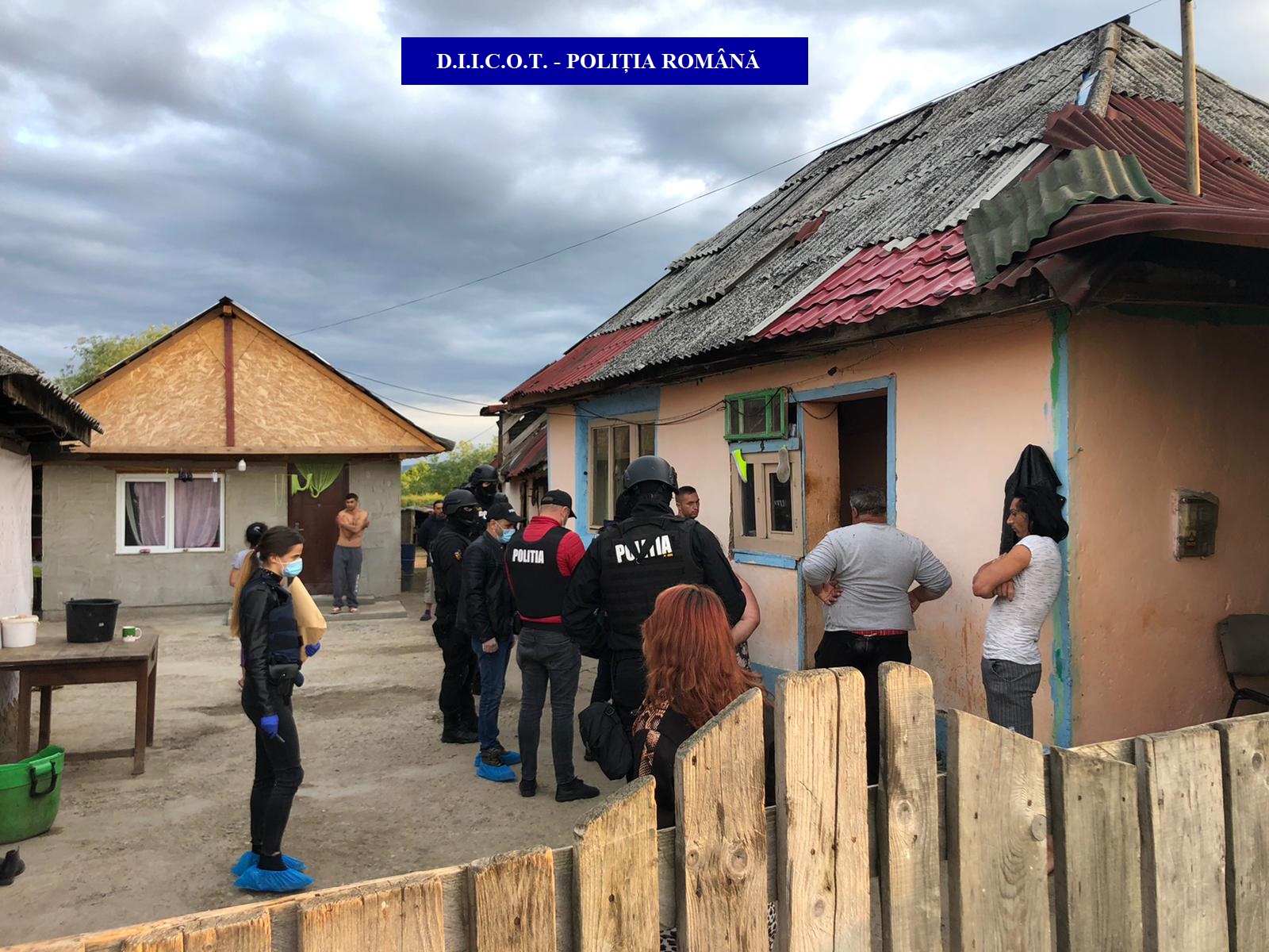 (FOTO) Sclavie la o fermă din Maramureş