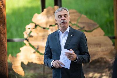 Monument cu harta Ungariei Mari, în Covasna