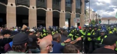 (VIDEO) Noi violențe în Londra