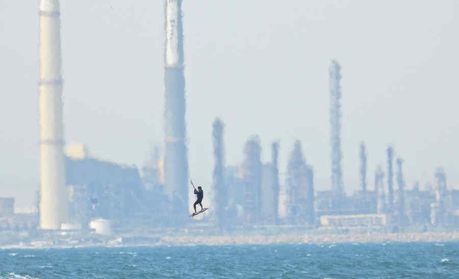 (FOTO) Kitesurfing în Mamaia