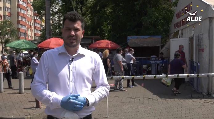 Măști de protecție, oferite cetățenilor din sectorul 5, de ALDE