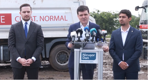 (VIDEO) Show cu Nicușor Dan și camioanele