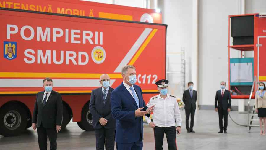 Acești auto-caracterizați mântuitori