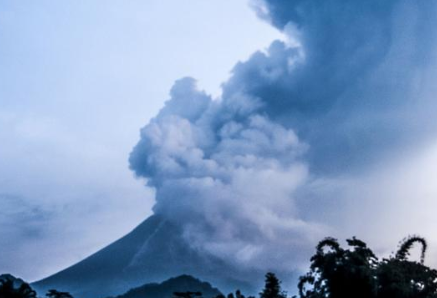 Spectacolul vulcanului Merapi
