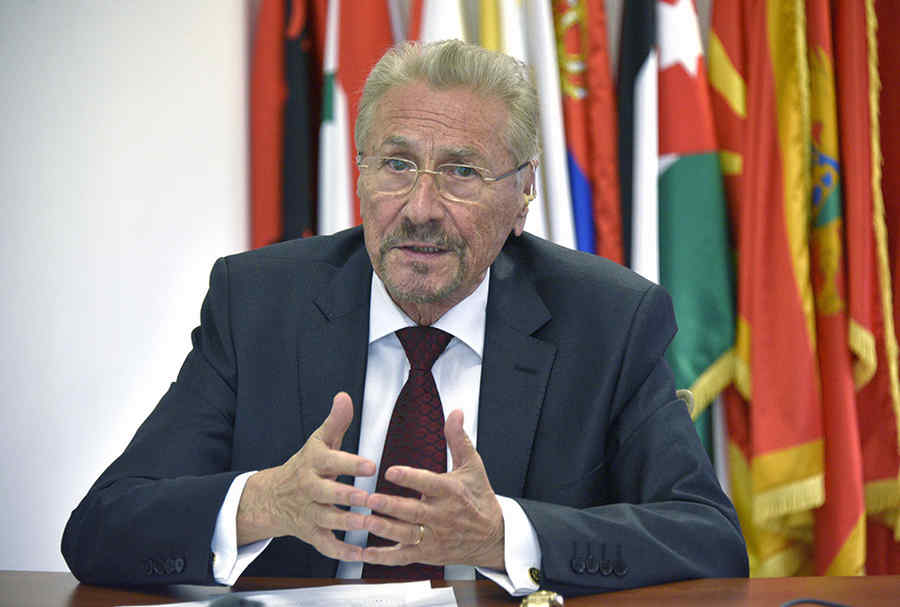 La mulți ani, Emil Constantinescu!