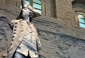 Războiul mondial al statuilor