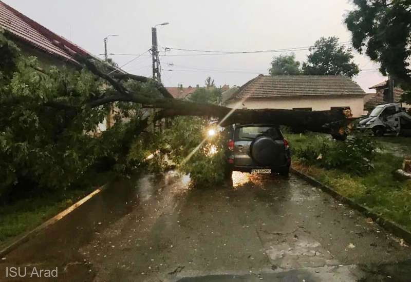 (FOTO) Ca la noi, la nimeni: Ni s-a inundat și spitalul