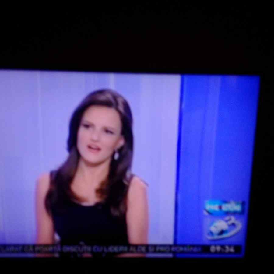 Crește numărul „modistelor” cu umerii goi