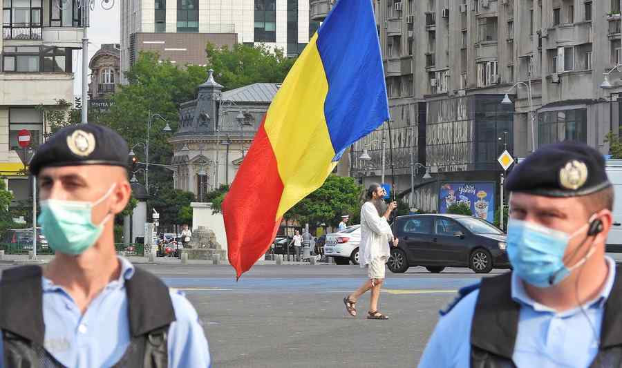 Românii în stradă, Arafat reinventează sistemul juridic