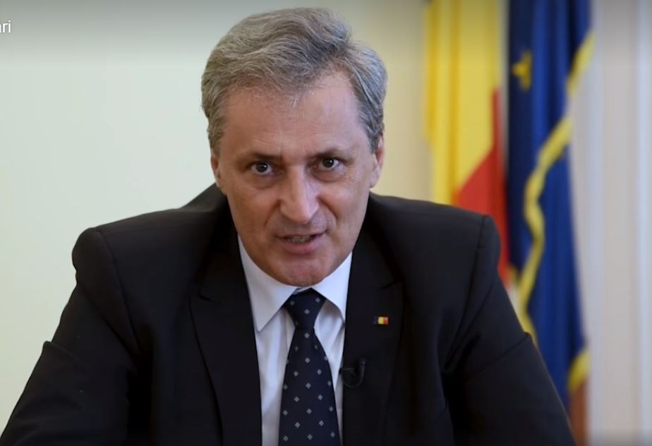 Ghiciți ce mai face ministrul Vela