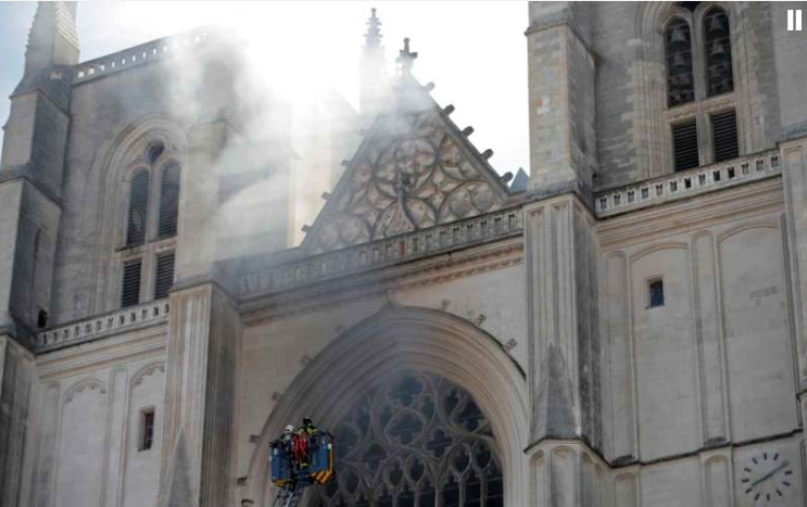 BREAKING NEWS Mână criminală la catedrala din Nantes
