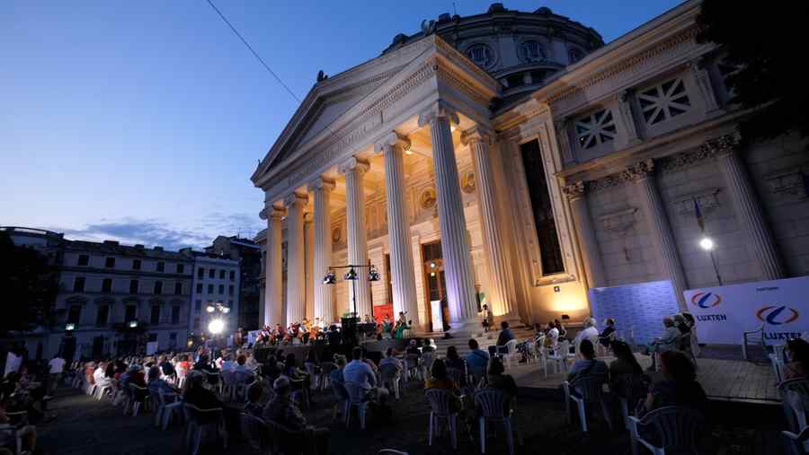 Ruxandra Donose şi Ansamblul Raro la „Vara Magică”