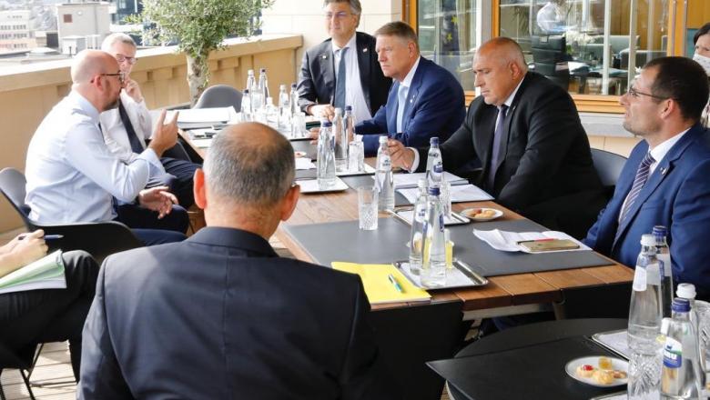 Impresionatul Iohannis și geanta sa