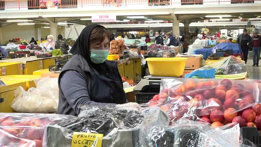 Poftiți la piață! În parcarea de pe acoperiș