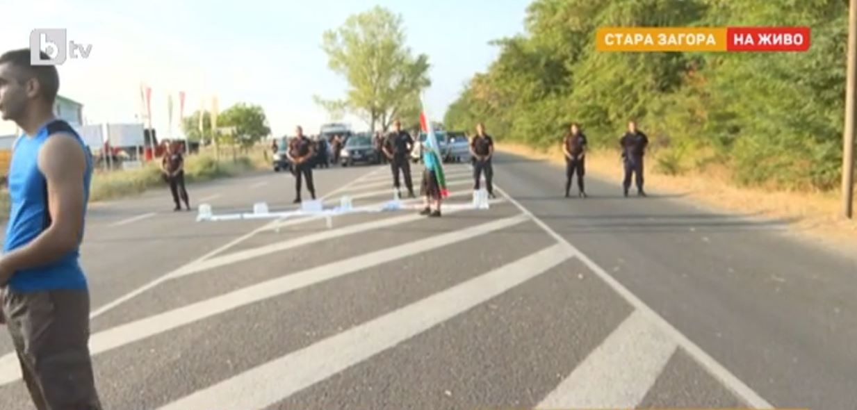 Stă la copt un război civil